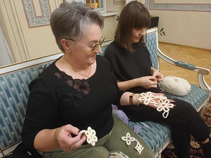 Kwiatuszki z włóczki