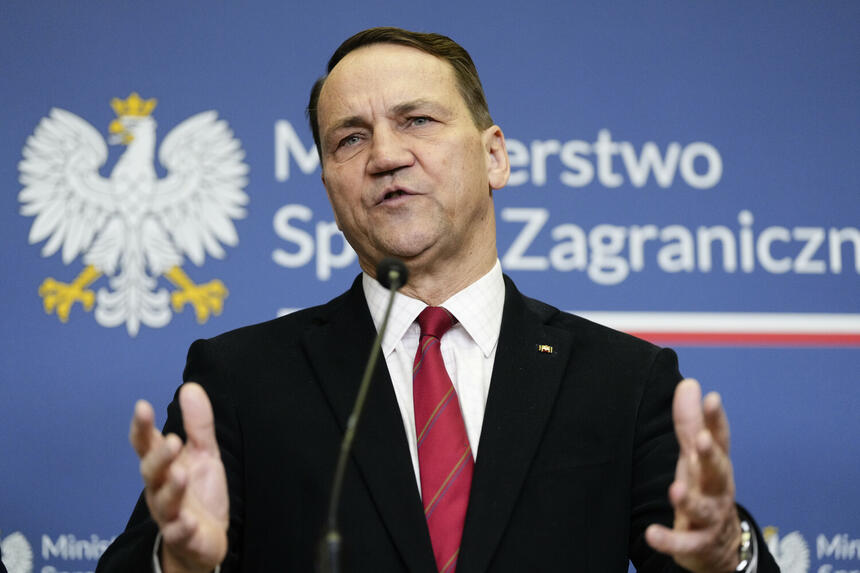 "Ceny ropy wystrzeliły". Sikorski w TOK FM: Mamy rezerwy
