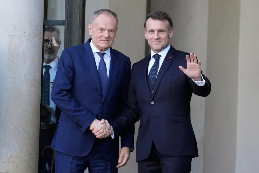 Francja zwiększy nuklearny arsenał. Tusk zabrał głos. "Prowadzimy rozmowy"