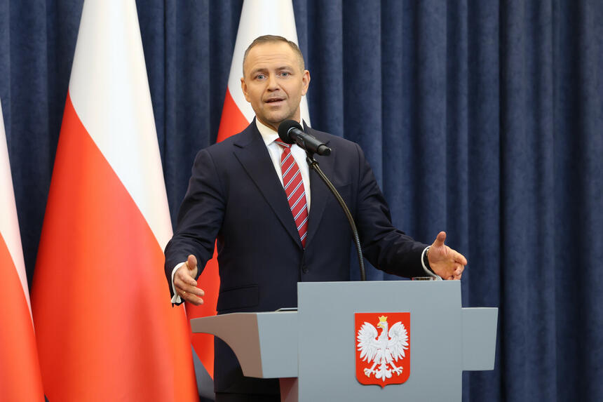 Prezydent zaskoczył ws. SAFE. "Popłynął rozpaczliwcem"