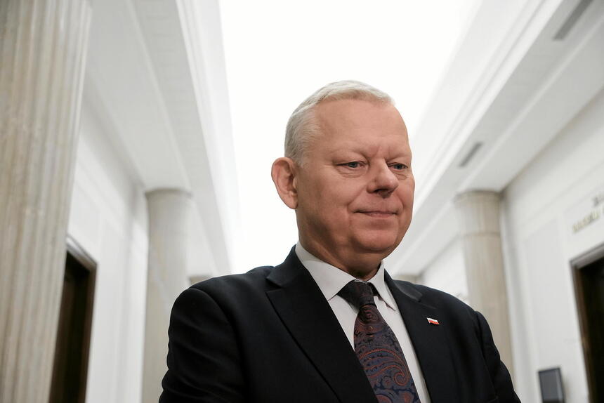 Suski o żołnierzach, którzy "byliby wywaleni". "Mierzy wszystkich swoją miarą"