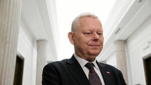 Suski o żołnierzach, którzy "byliby wywaleni". "Mierzy wszystkich swoją miarą"
