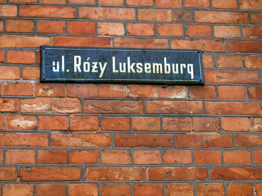 Kłótnia o powrót tablicy Róży Luksemburg. "A może jeszcze ulica Lenina?"
