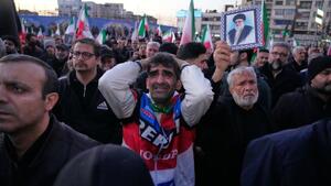 Manifestacja po śmierci przywódcy Iranu. Ali Chamenei zginął w sobotę
